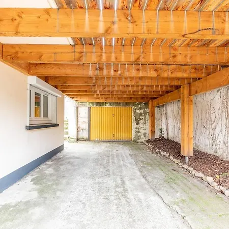 La Gergovia #parking#terrasse Daire *