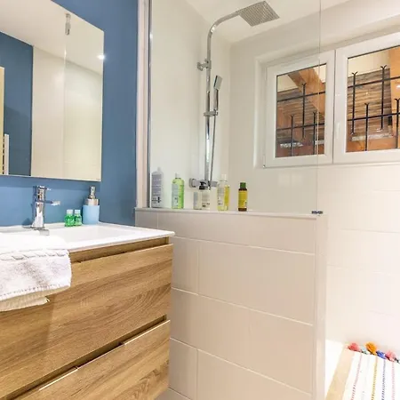 La Gergovia #parking#terrasse Daire *