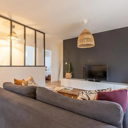 La Gergovia #parking#terrasse Daire *